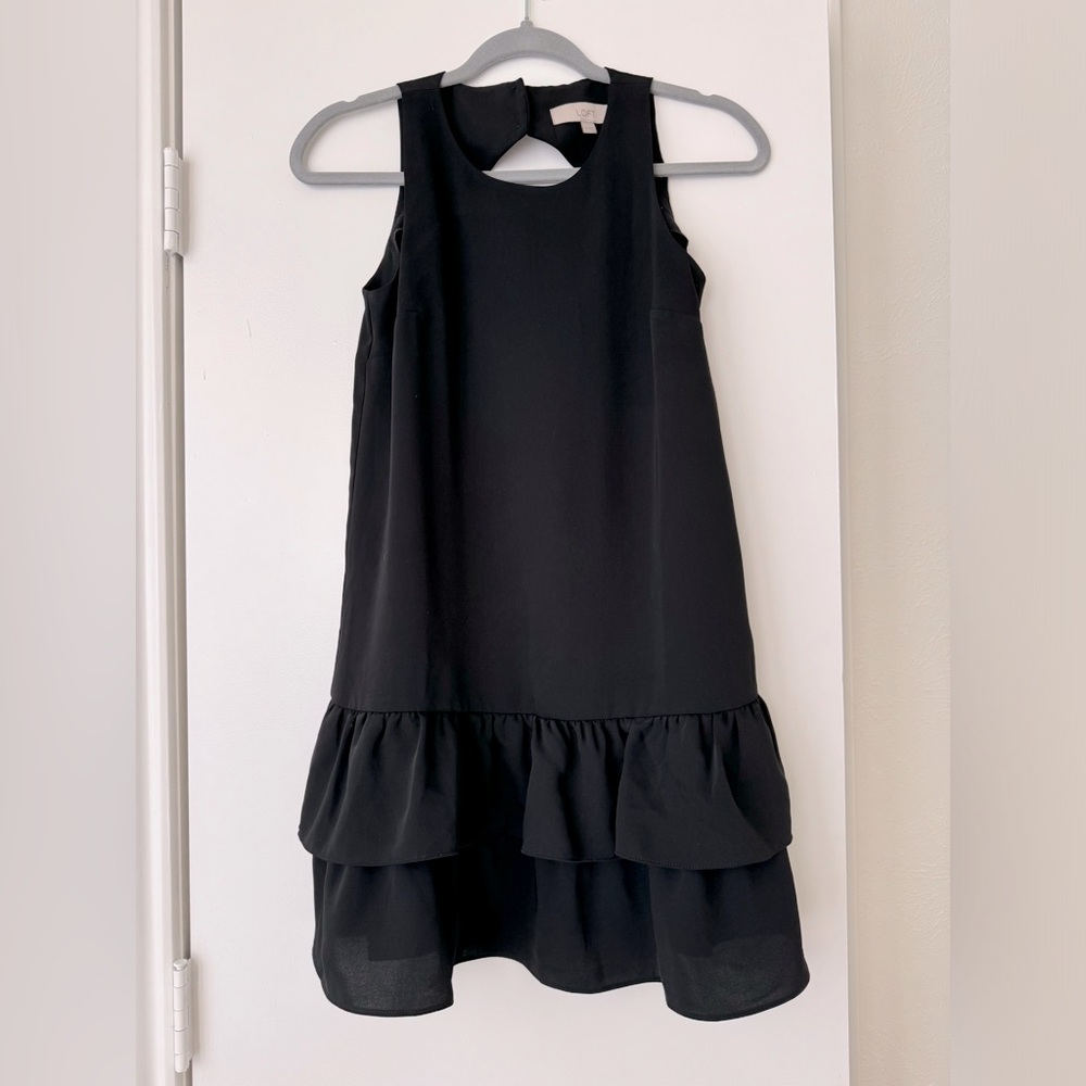 LOFT Shift Dress Ruffle Hem | Petite 0 in Black